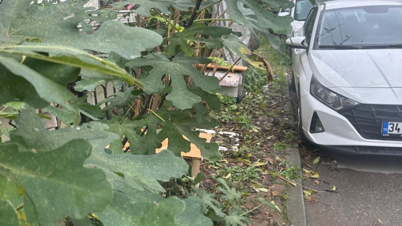 Osman Yılmaz Mahallesi’nde Kaldırım İşgali Tepki Çekiyor