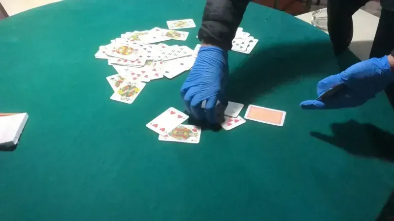 Kocaeli'de ruhsatlı kahvehanede kumar oynatıldığı ortaya çıktı!