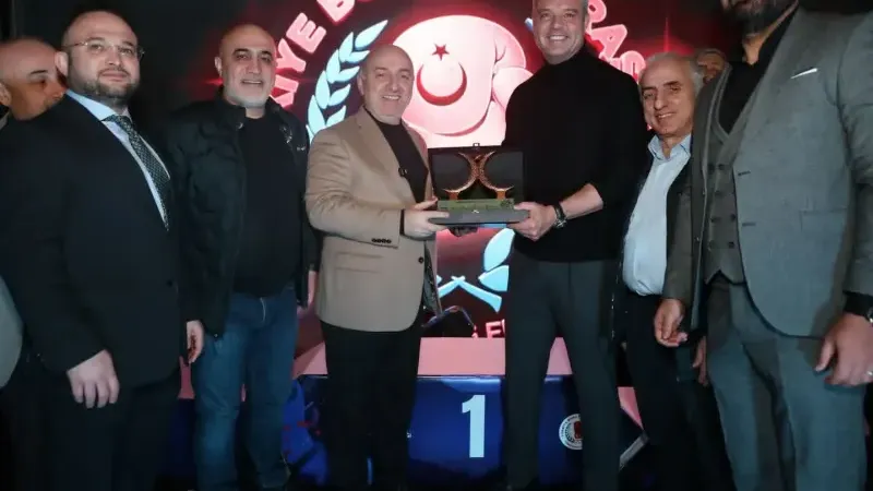 Darıca’da Şampiyona Coşkusu: Fenerbahçeli Boksörlere Destek!