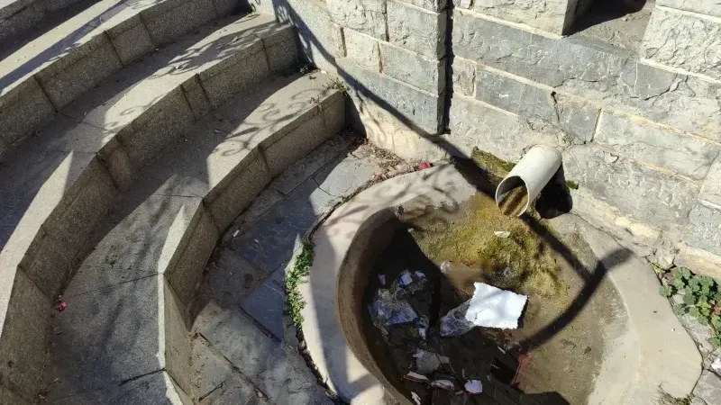 Vatandaşlar Bakımsızlığa Tepkili: Tarihi Çeşme Alarm Veriyor!