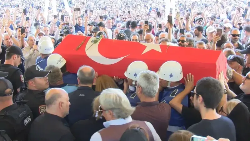 Kadir İnanır son yolculuğuna uğurlandı