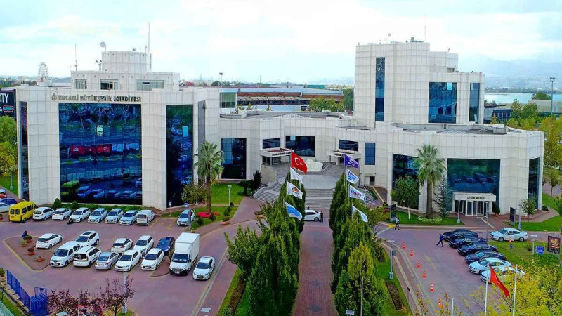 Büyükşehir Belediyesi 222 iş makinesi ve kamyonu 645 milyona kiraladı